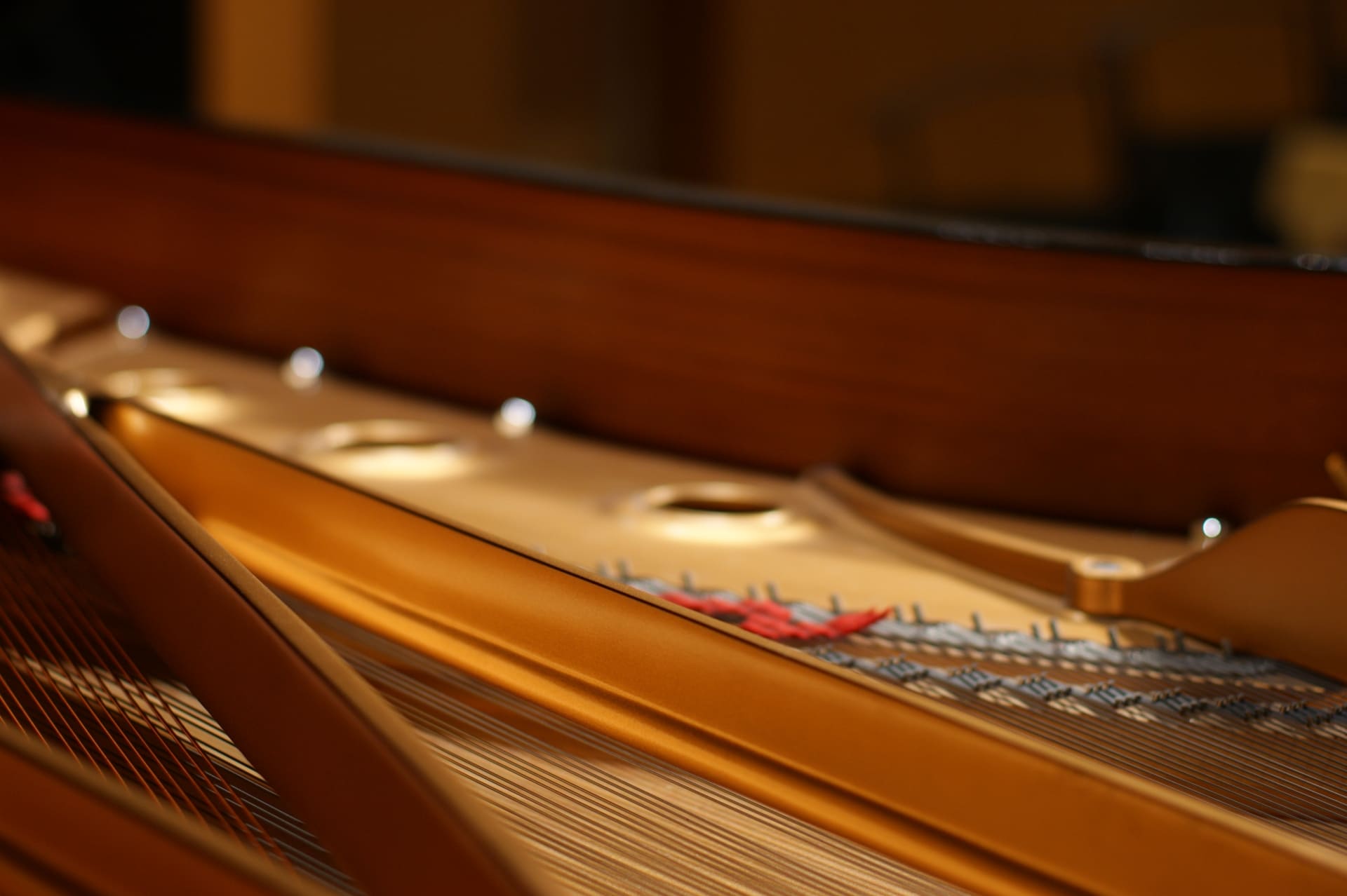 美しい音色を保つ、ピアノ調律の必要性と頻度は？