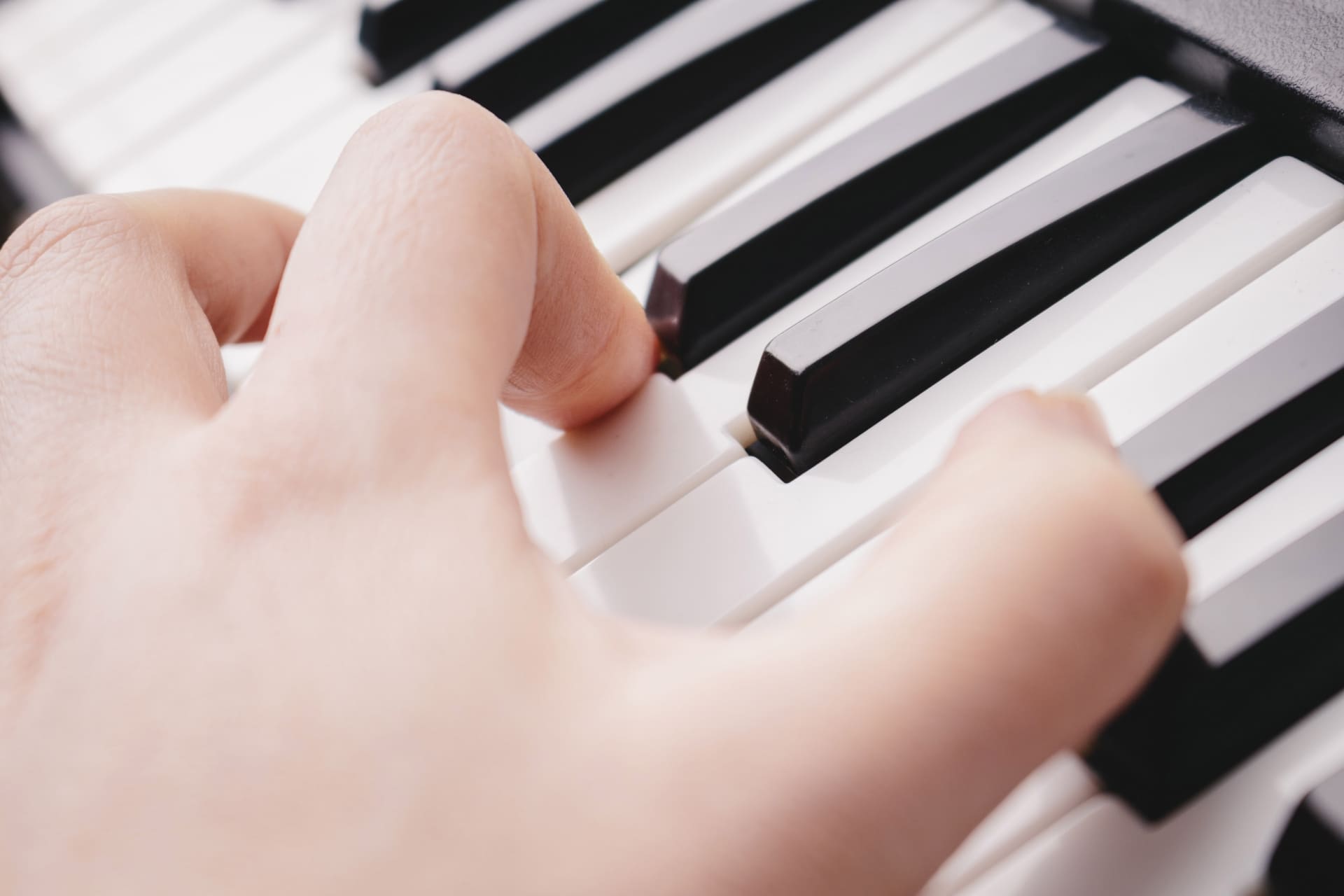 ピアノ練習で手が痛くなる原因とは？痛みを防ぐコツ